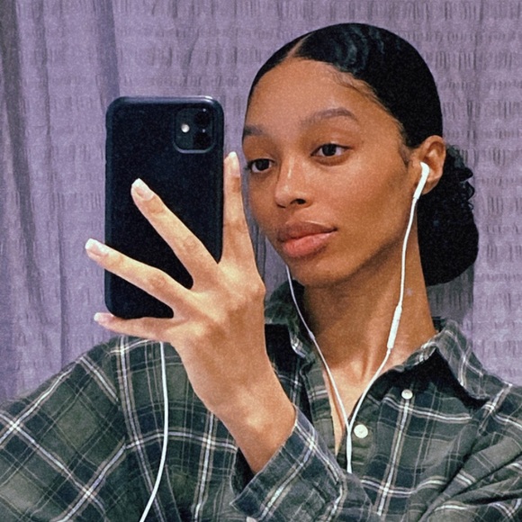 Meet your Posher, Maya - Picture 1 of 3